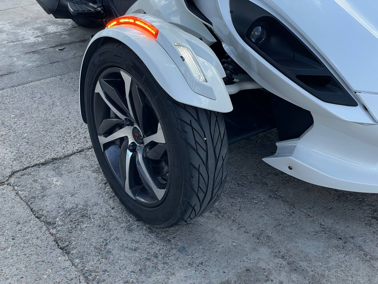 Can-Am Spyder Roadster ST (BRP)