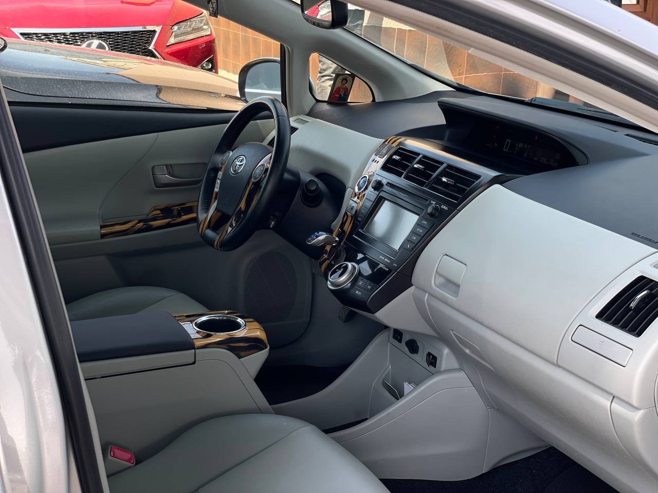 Toyota Prius V Hybrid