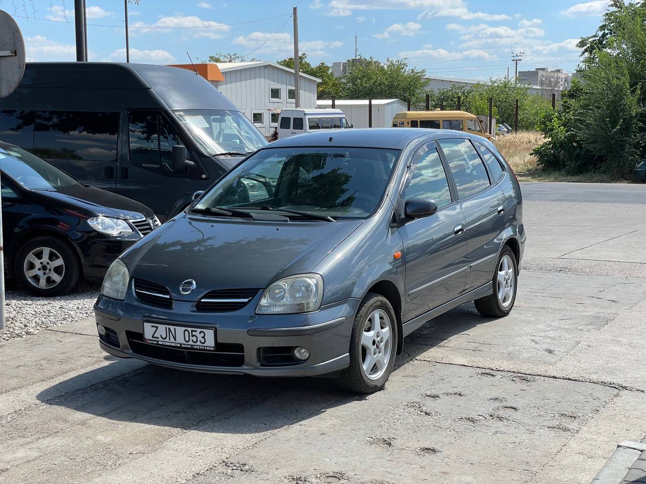 Nissan Almera Tino