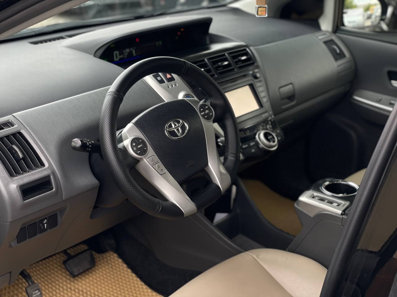 Toyota Prius V Hybrid