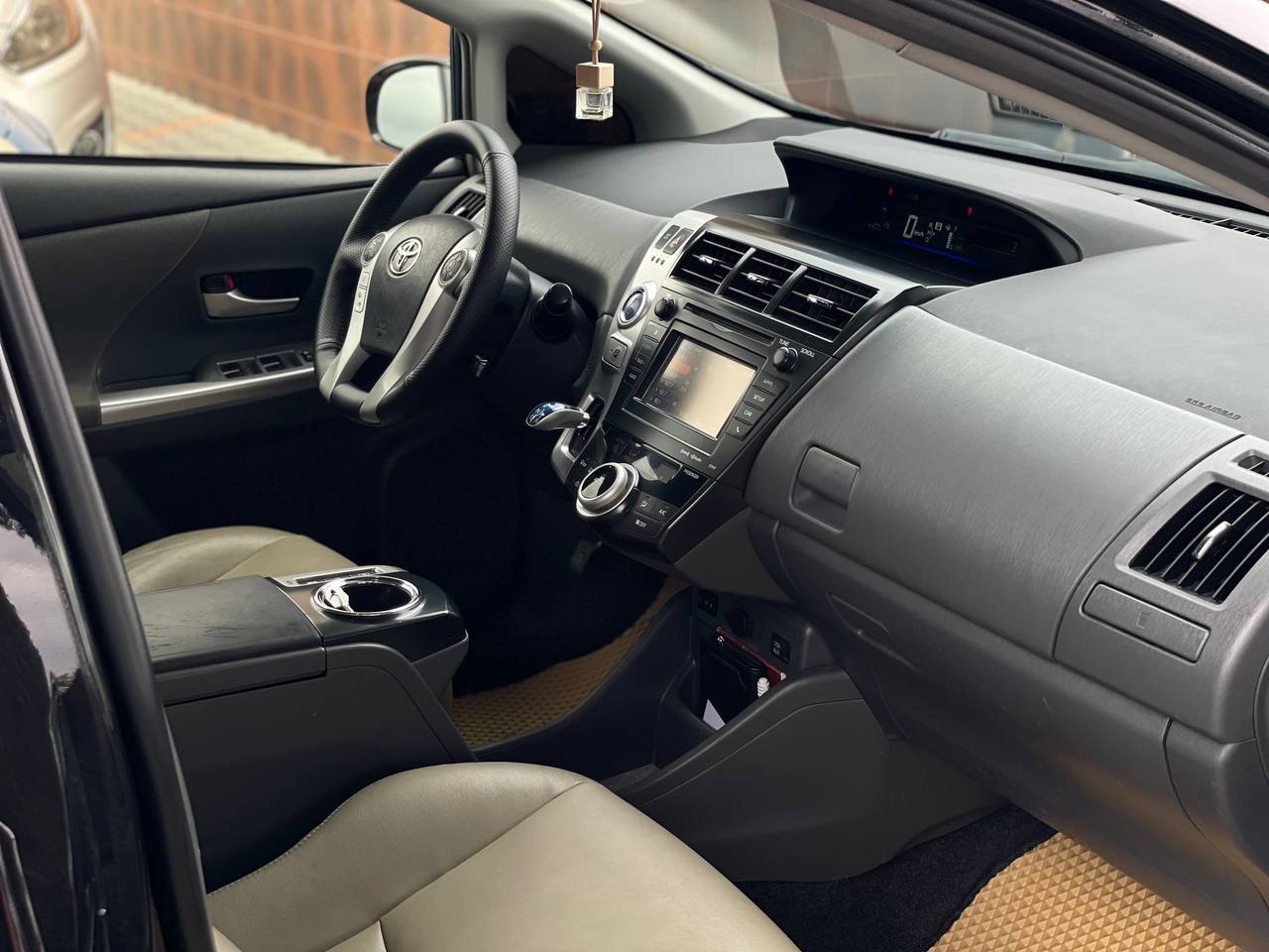 Toyota Prius V Hybrid