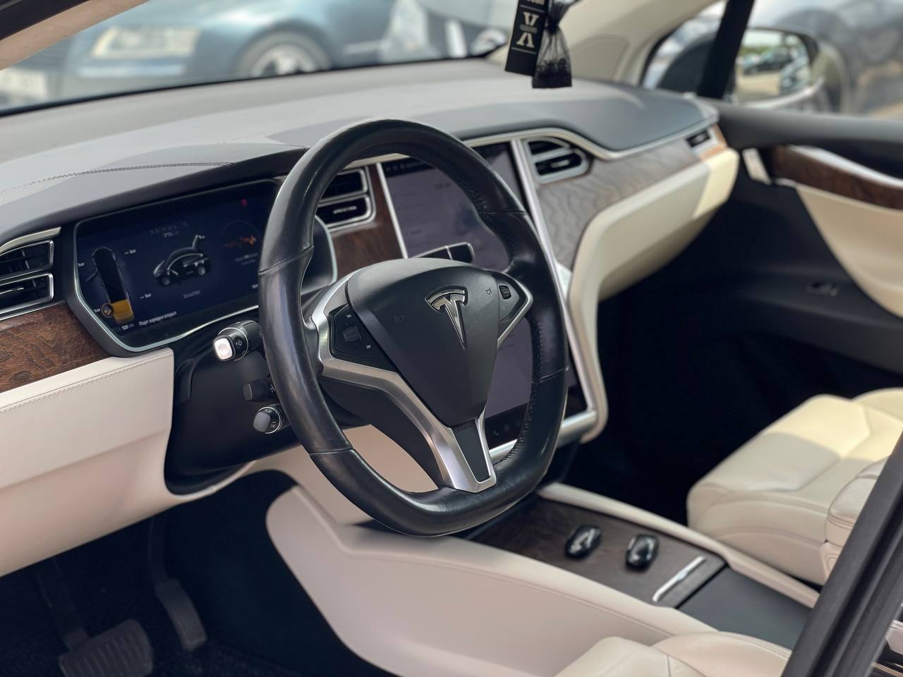 Tesla Model X 75D