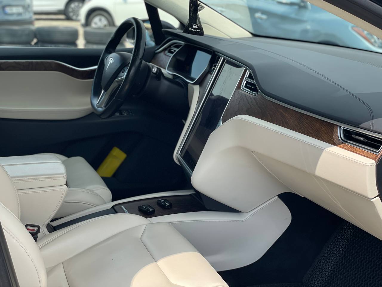Tesla Model X 75D