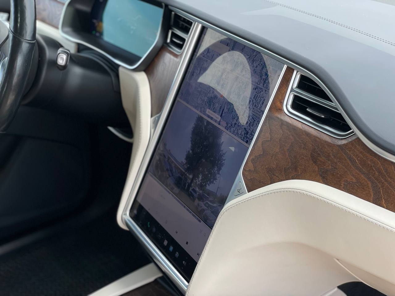 Tesla Model X 75D