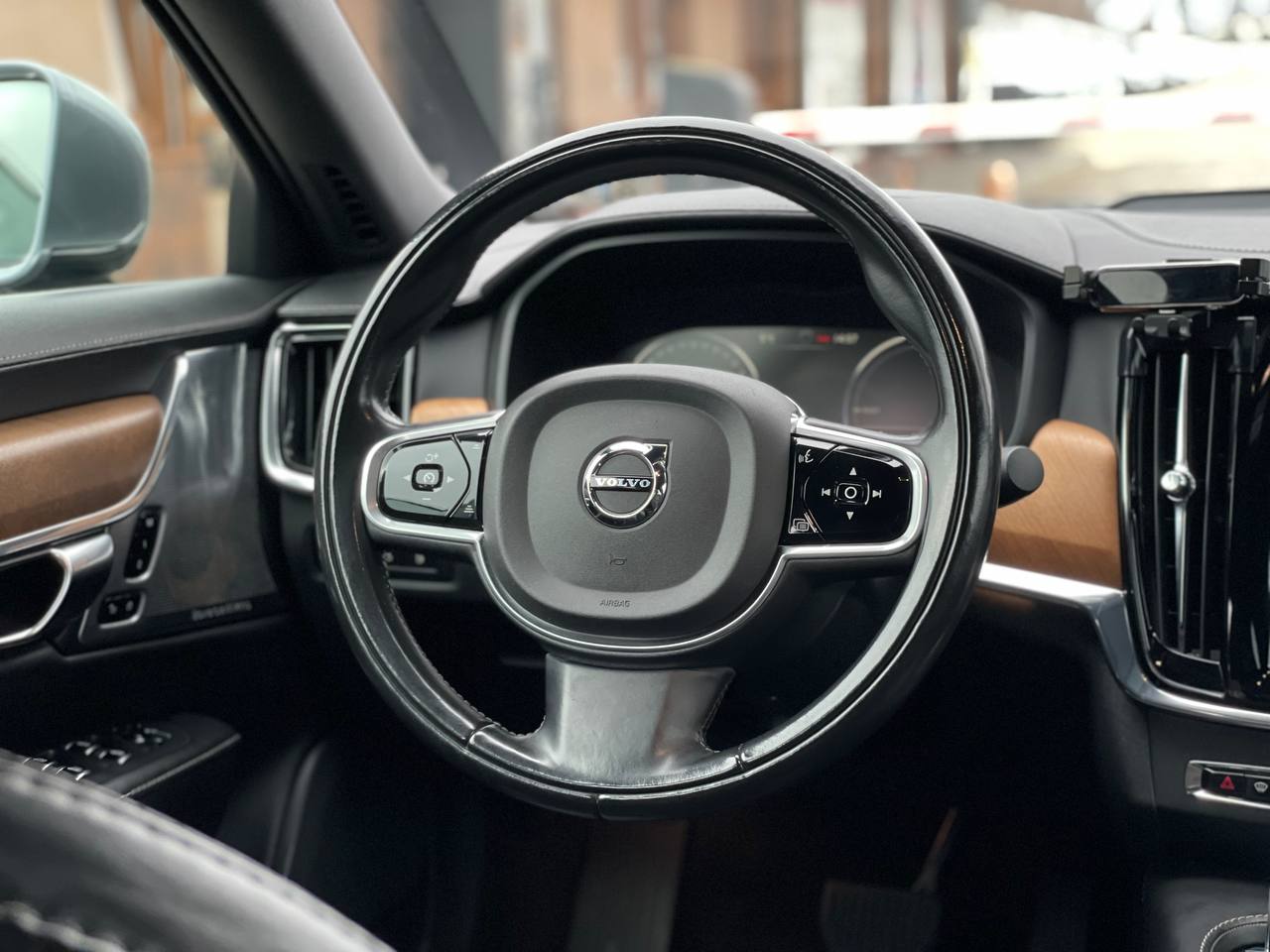 Volvo S90 T8 Plug-In-Hybrid