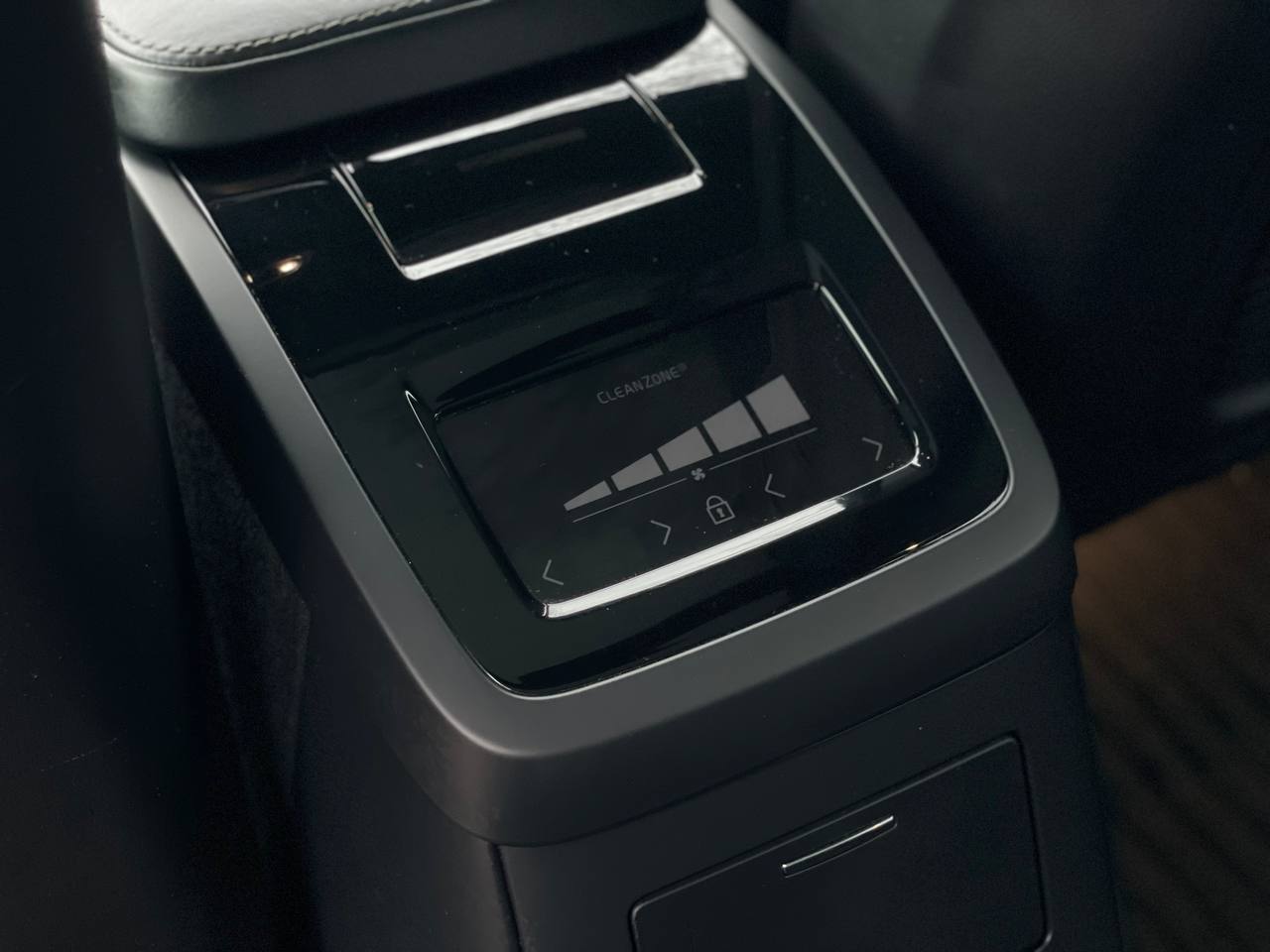 Volvo S90 T8 Plug-In-Hybrid