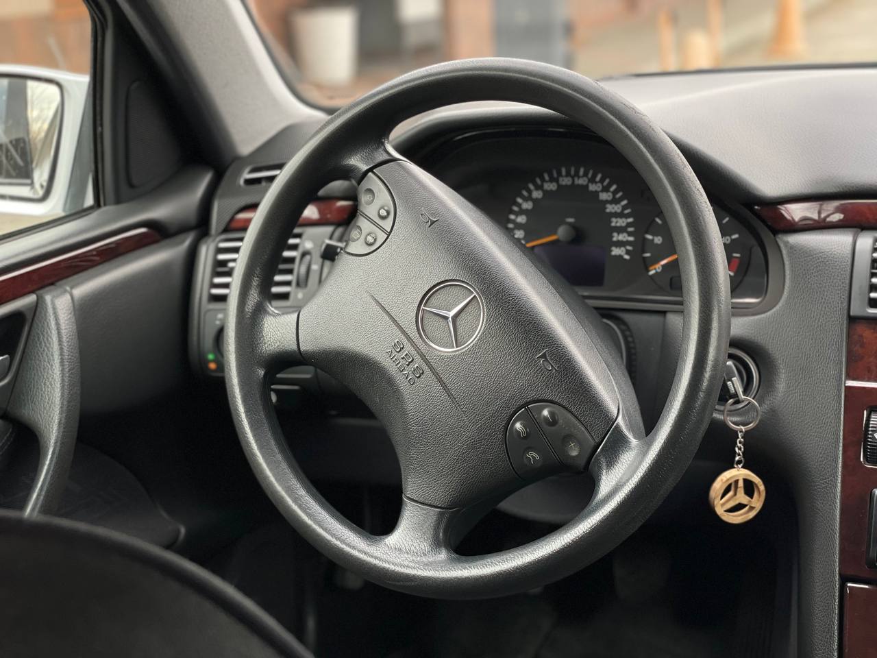 Mercedes Benz W210 E200