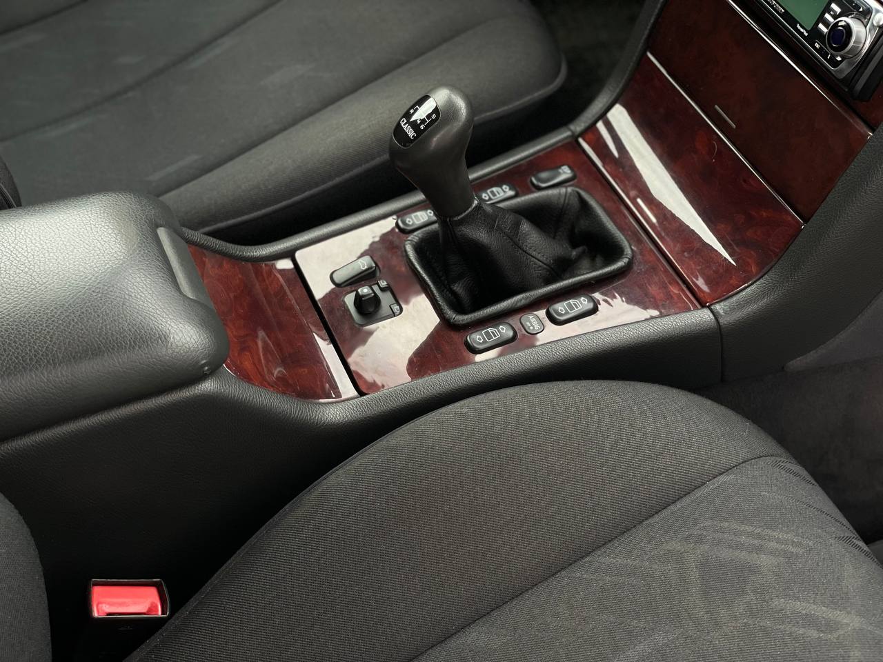 Mercedes Benz W210 E200