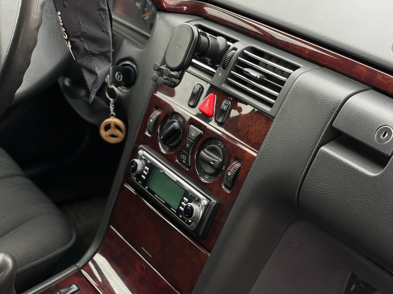 Mercedes Benz W210 E200