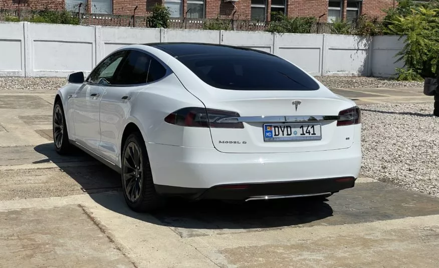 Tesla Model S (85)